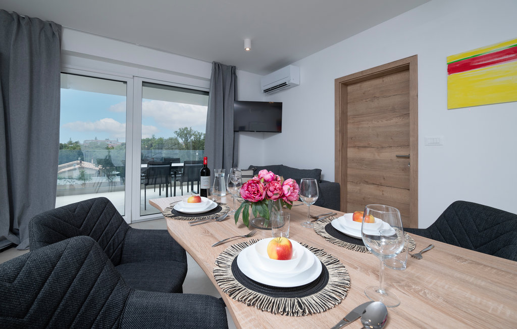 Oceanview Apartment with Private Rooftop & Jacuzzi