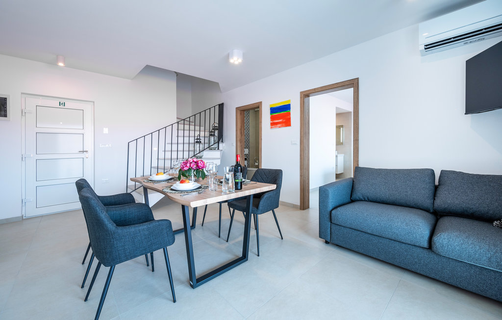 Partial-Oceanview Apartment with Private Rooftop & Jacuzzi
